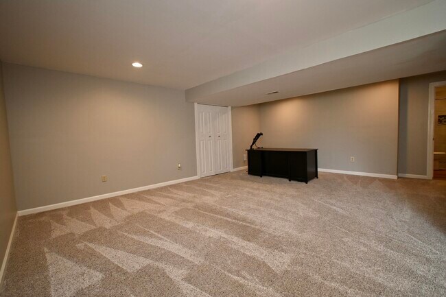 Building Photo - 5898 Ethan Dr