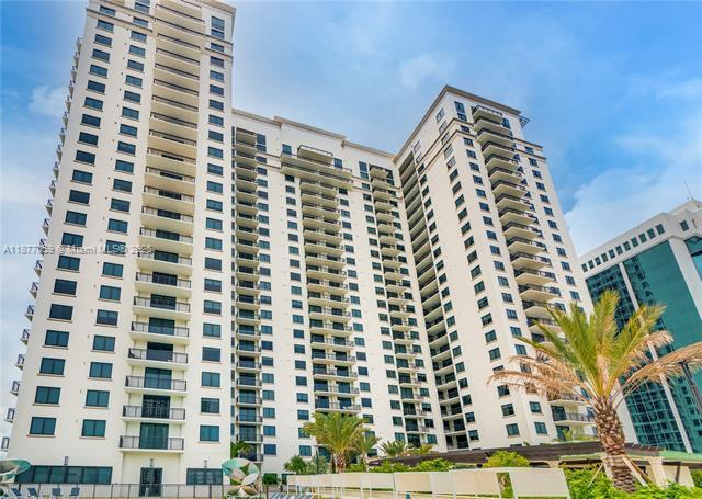 Building Photo - 999 SW 1st Ave