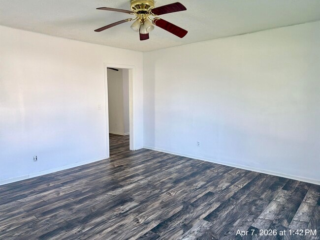 Building Photo - 131 W Lordeman St