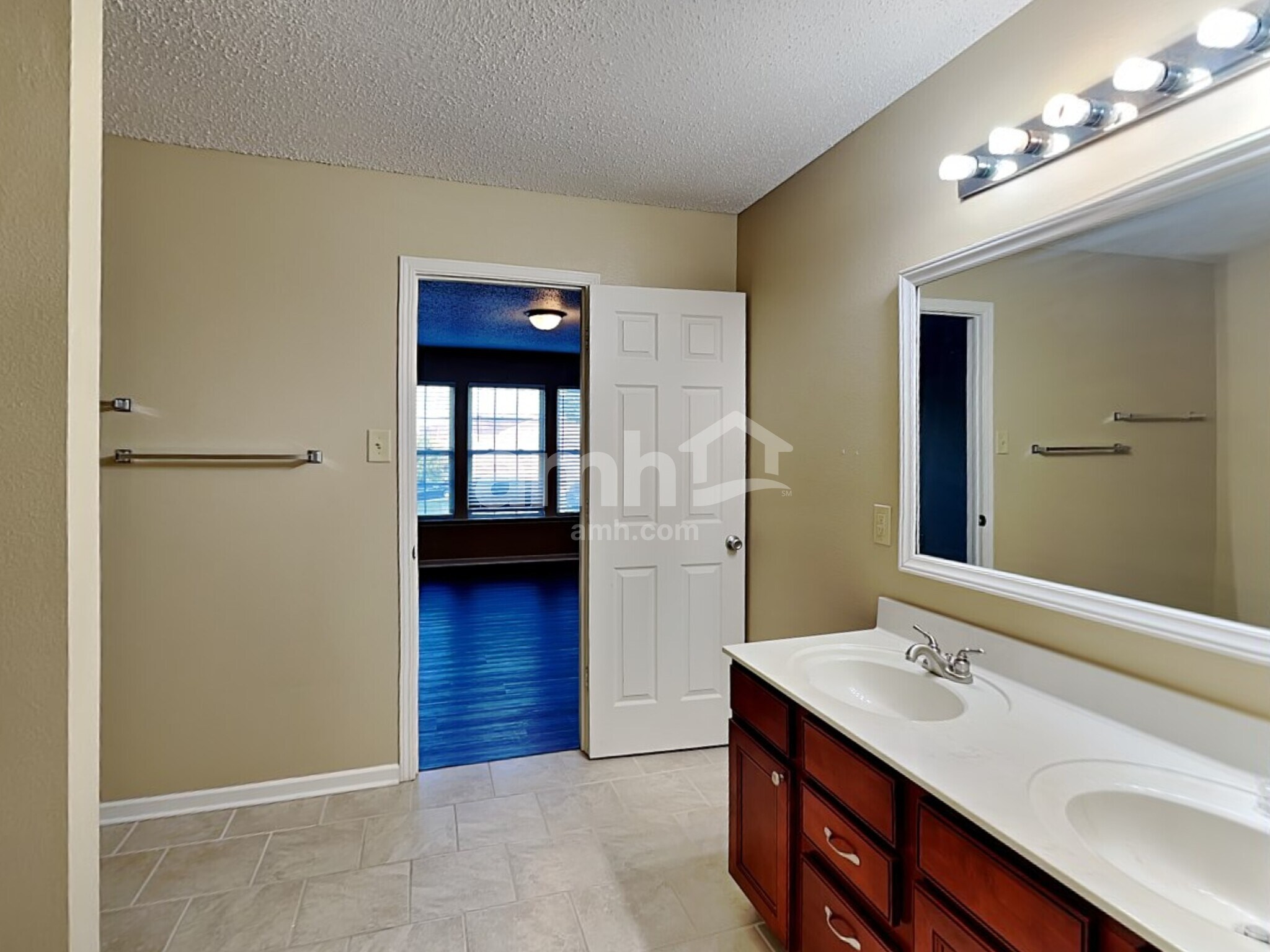Building Photo - 10621 Inspiration Dr