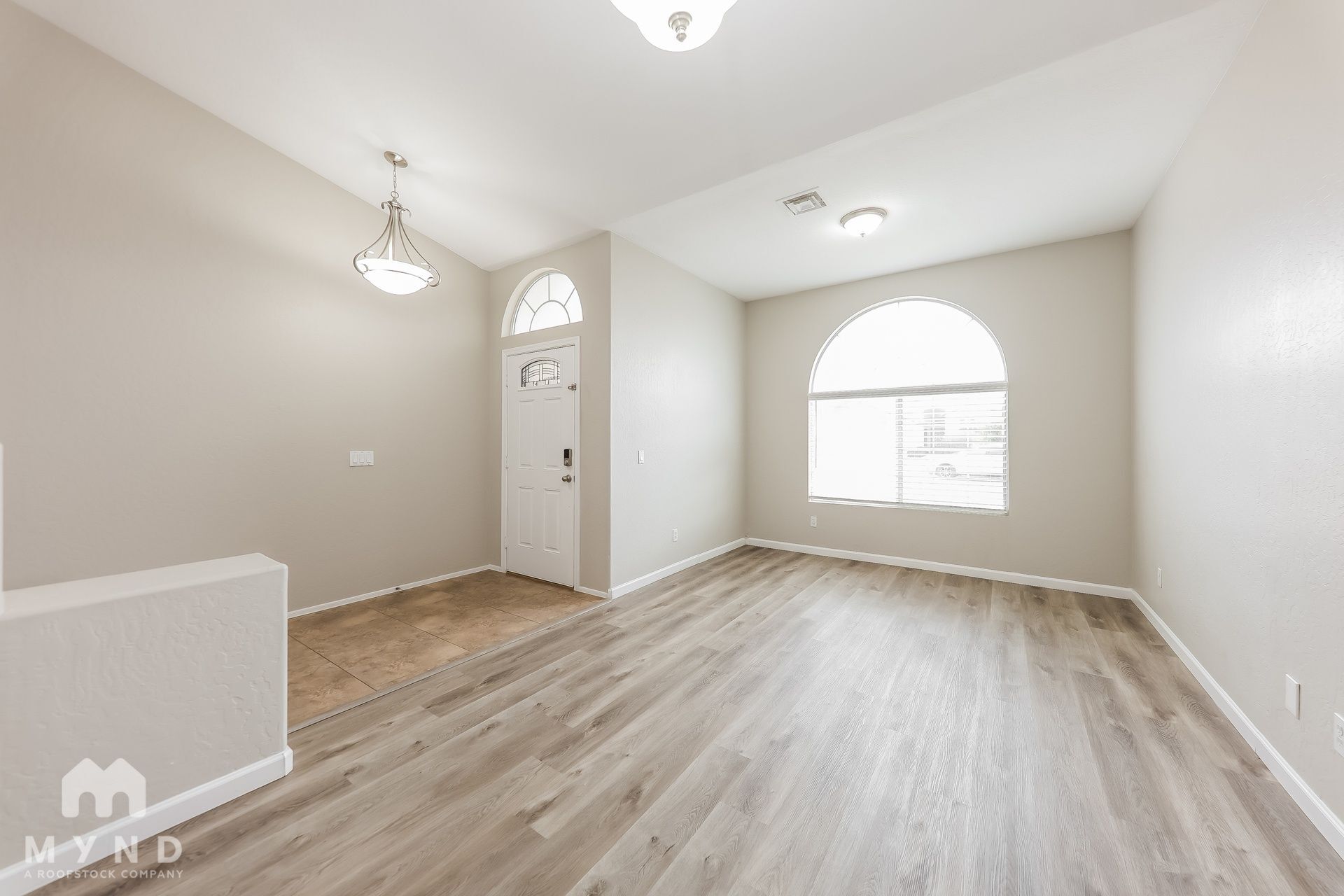 Building Photo - 3040 N Silverado