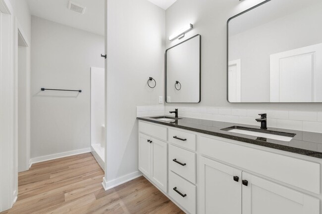 Building Photo - 2121 E Elk Rdg Ave