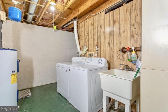 Building Photo - 134 Oak Tree Ln