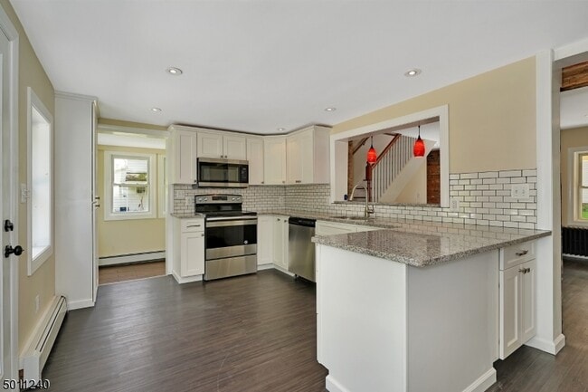 Building Photo - 619 S Main St