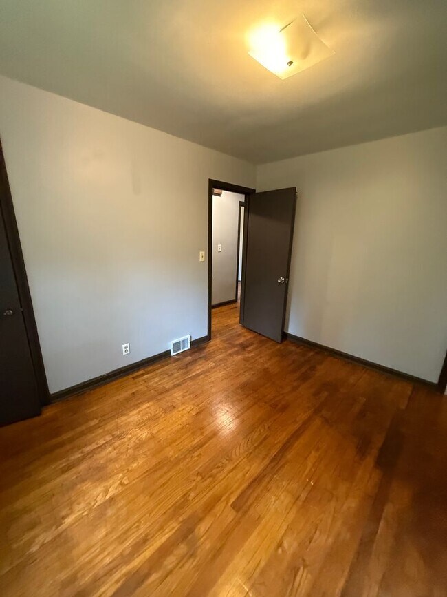 Building Photo - SECTION 8 AND EDEN ACCEPTED!! Newly Renova...