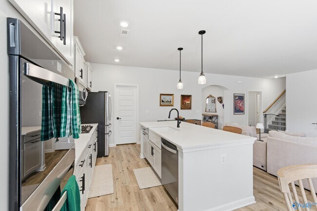Building Photo - 148 Flintridge Dr