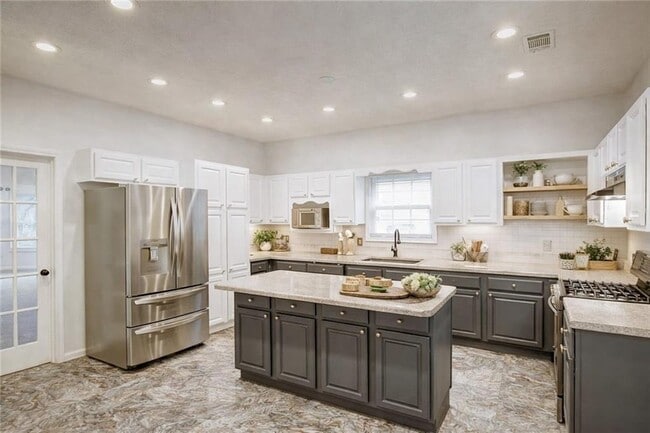 Building Photo - 3104 Clemson Pl