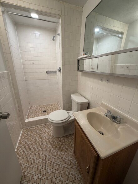 Building Photo - 306 Tappan St