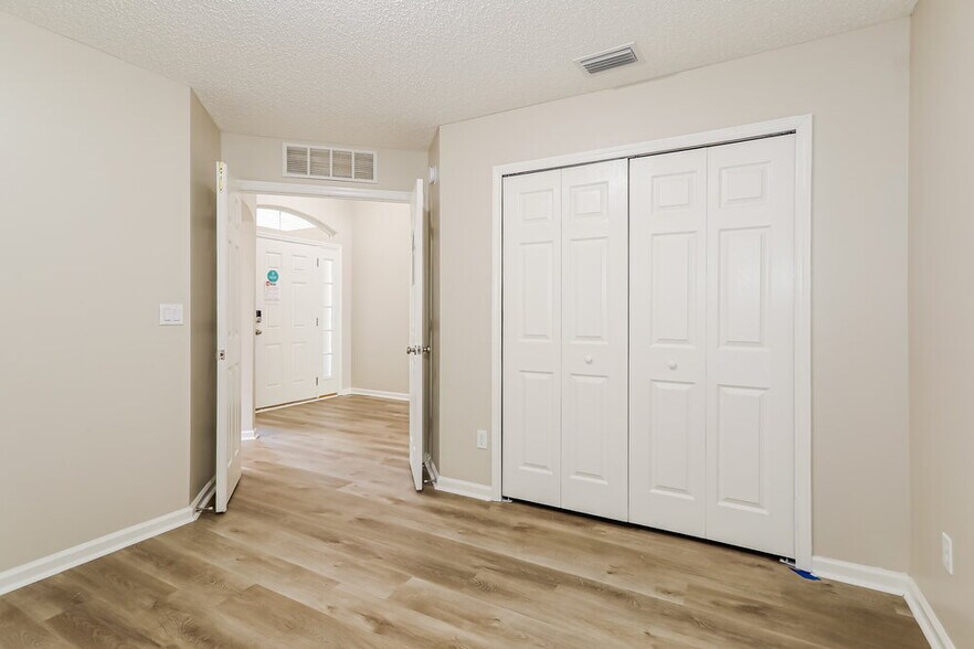 Building Photo - 8211 Stelling Dr