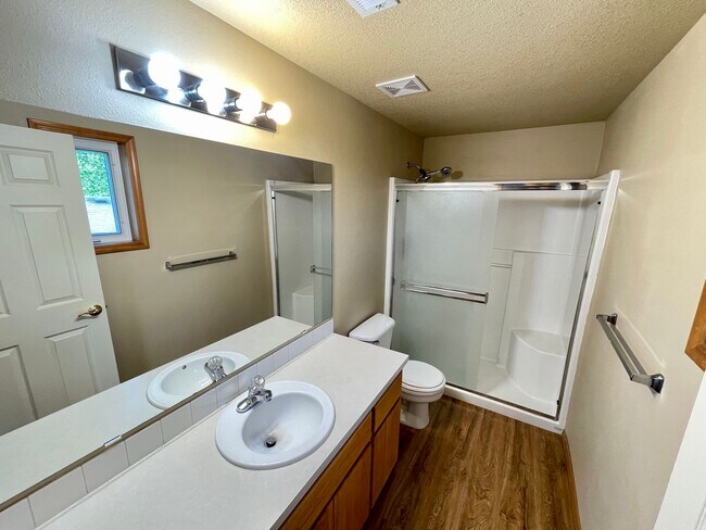 Building Photo - Spacious 4-Bedroom, 2.5-Bath Home with Deck, Fireplace & Updated Kitchen
