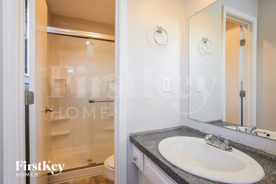 Building Photo - 11008 E 83rd St