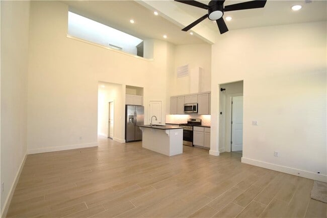 Building Photo - 421 Azurite Rd