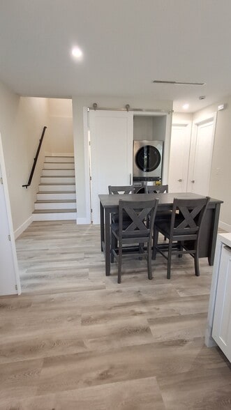 Building Photo - 4377 Charlemont Ave