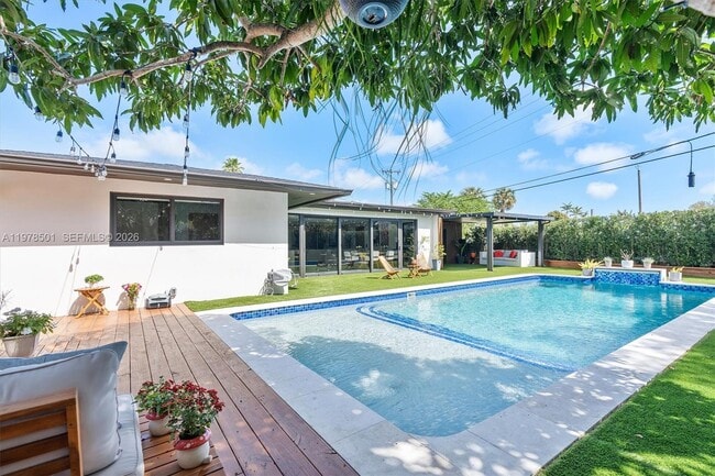 Building Photo - 4000 N Circle Dr