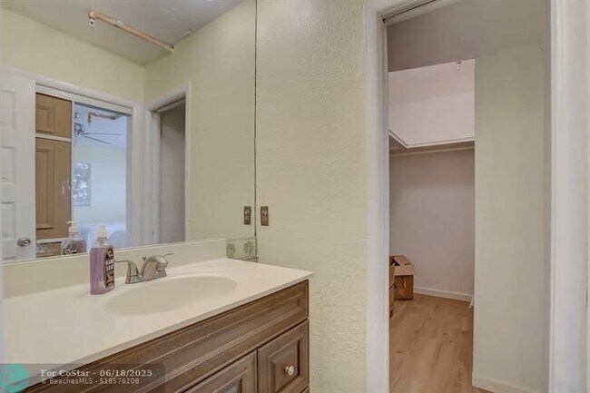 Building Photo - 1700 N 47th Ave