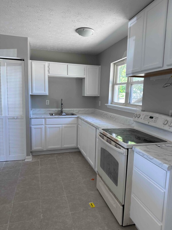 Building Photo - 10315 Waycross Ave