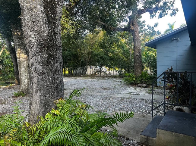 Building Photo - 1531 Hough St