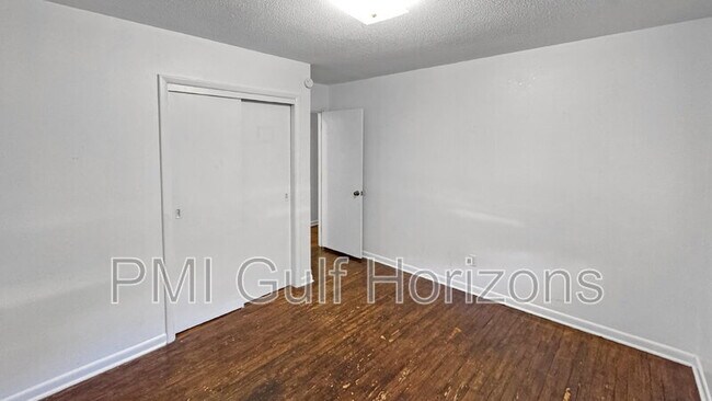 Building Photo - 8053 Malibu Cir