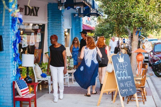 Building Photo - 403 50th St