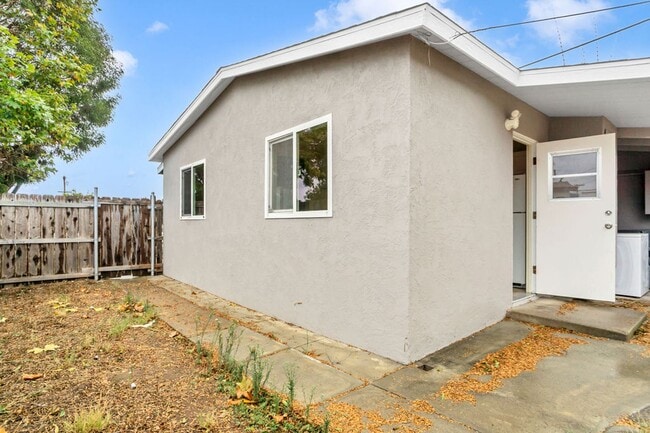 Building Photo - Clairemont Mesa Blvd 4414-4416 Duplex