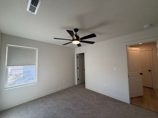 Building Photo - 5515 S Carnelian Pkwy