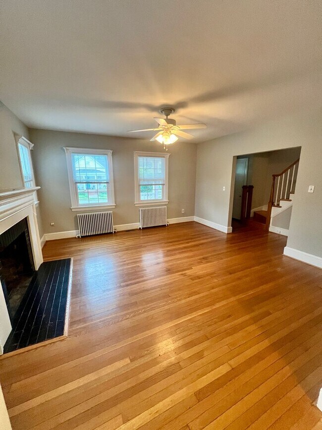 Building Photo - Beautiful Four Bedroom House, Right Off Grove and Patterson!! Lawn Care Included!!