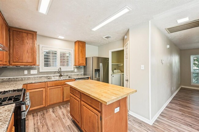 Building Photo - 10410 Springland Ct