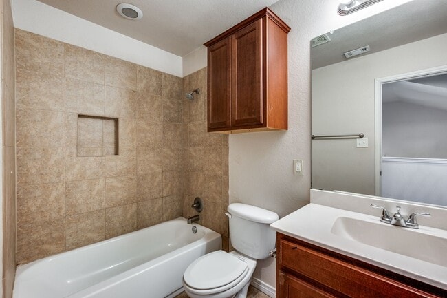 Building Photo - 598 Harbour Town Dr