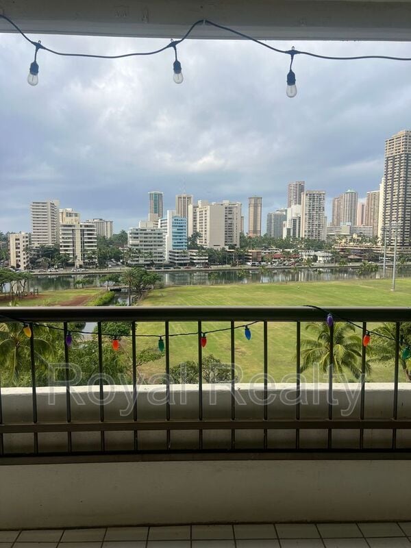 Building Photo - 2333 Kapiolani Blvd