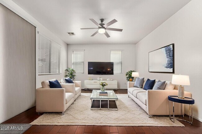 Building Photo - 390 W Wisteria Pl