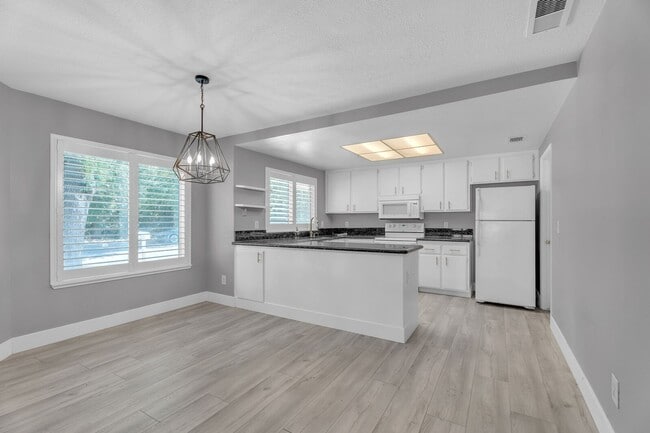 Building Photo - 74 Cedro Cir