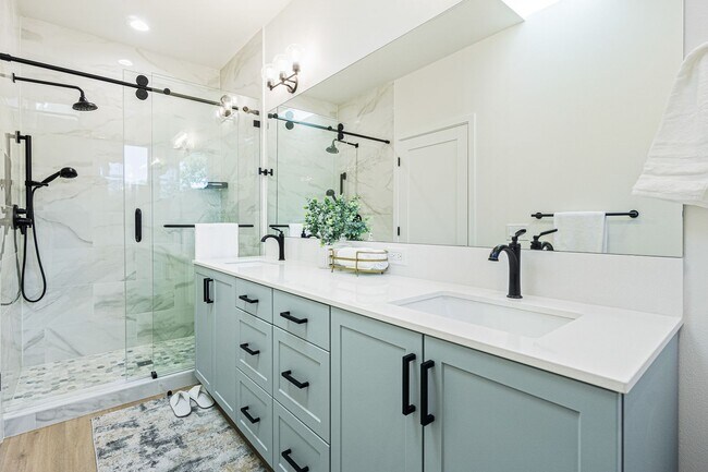 Building Photo - Montlake Townhome