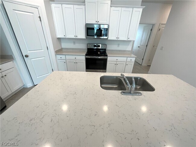 Building Photo - 3905 Treasure Oak Wy