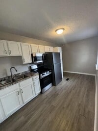 Building Photo - 1818 Wayland Ave