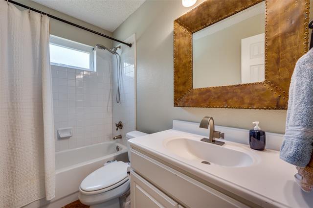 Building Photo - 9610 Windy Hollow Dr