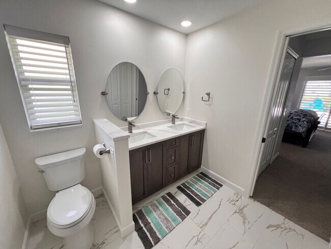 Building Photo - Waterfront Paradise in Punta Gorda Isles –...
