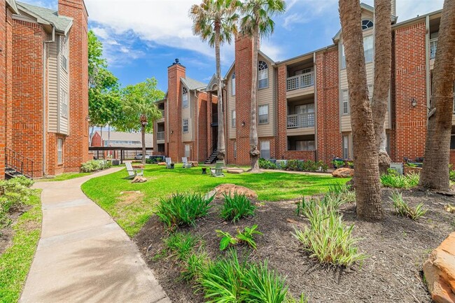 Building Photo - 8300 El Mundo St