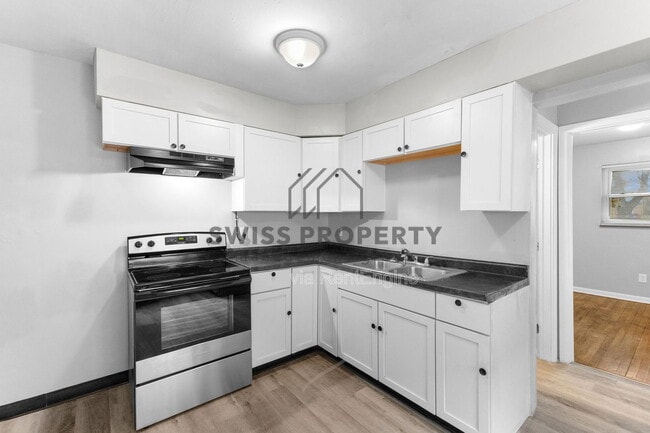 Building Photo - 386 S Napoleon Ave