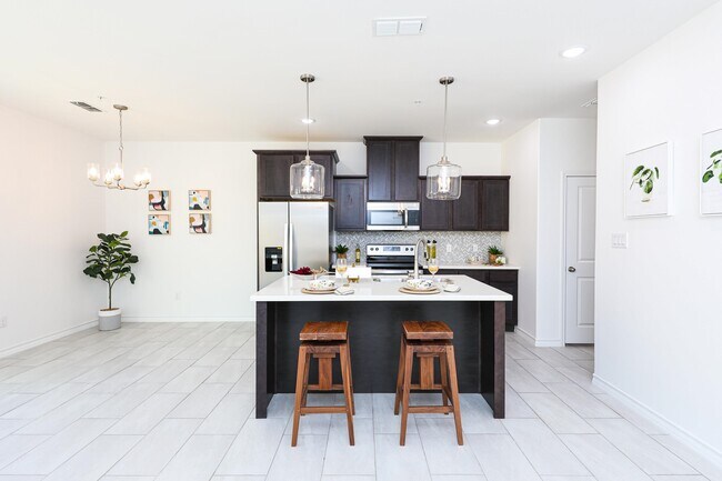 Building Photo - 9903 Bijan Dr