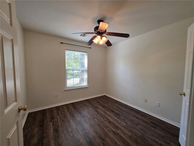 Building Photo - 2 Sidebottom Cir