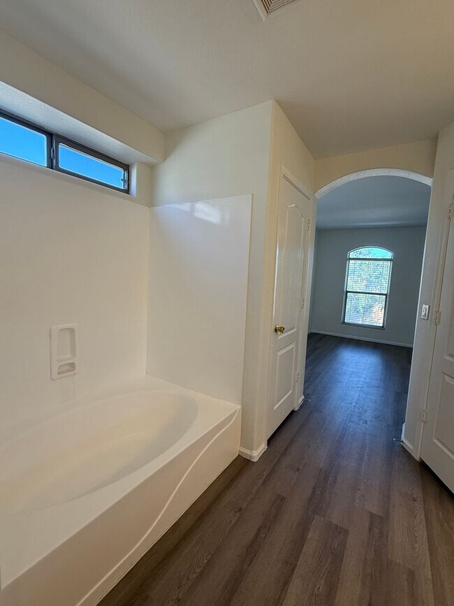 Building Photo - Johnson Ranch: 4 bedrooms, 2.5 bathrooms, ...