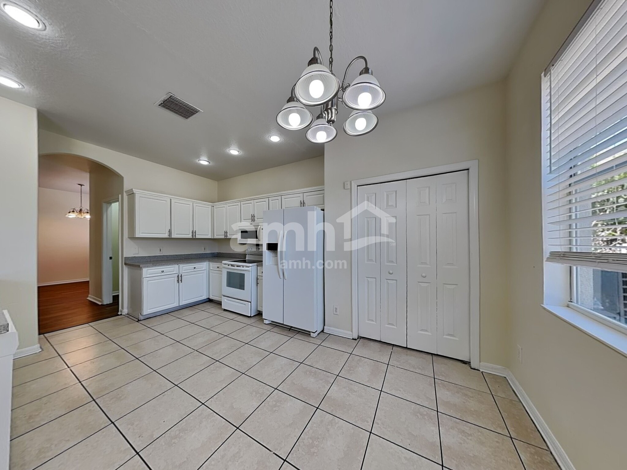 Building Photo - 8523 Deer Chase Dr