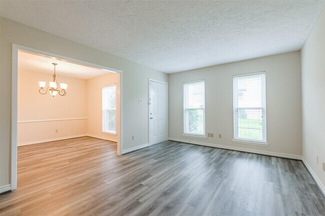 Building Photo - 3004 Beecave Dr