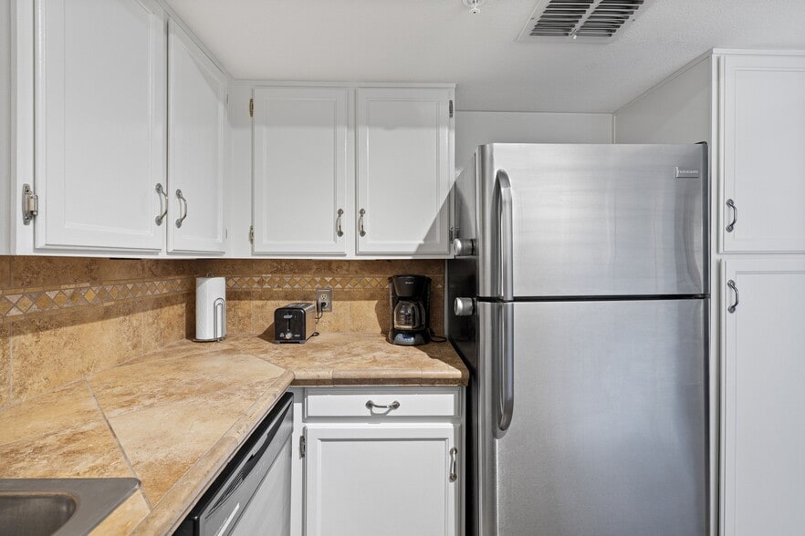 Building Photo - 1211 N Miller Rd