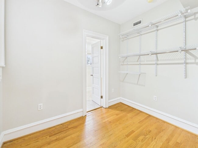 Building Photo - 2710 Stuart Ave