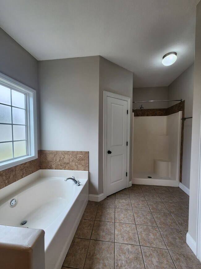 Building Photo - Spacious 4BD/2BA Home in Hahira with Scree...