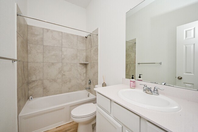 Building Photo - 12503 Highgrove Springs Dr