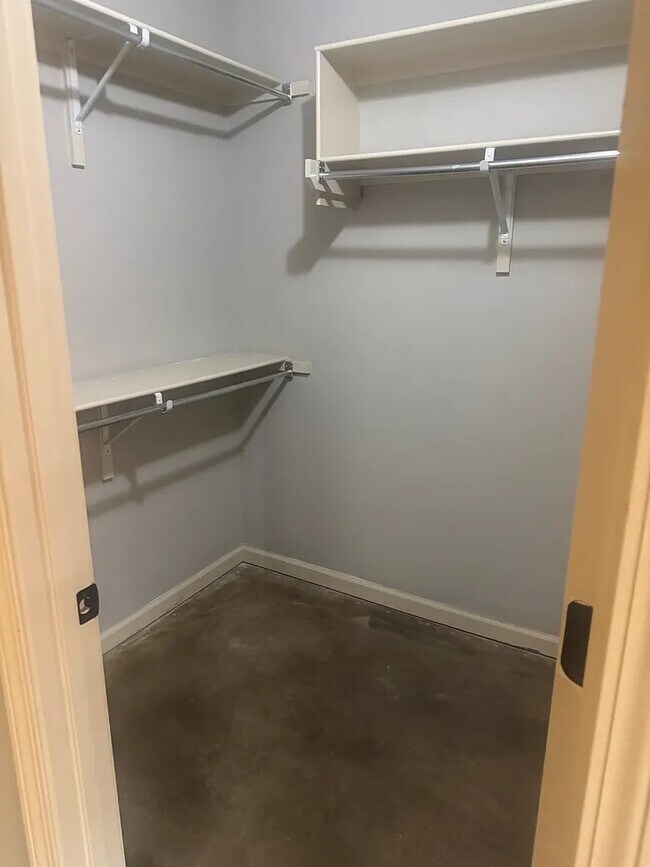 Building Photo - 5375 Sanson Dr