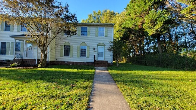 Primary Photo - 830 Larch Way