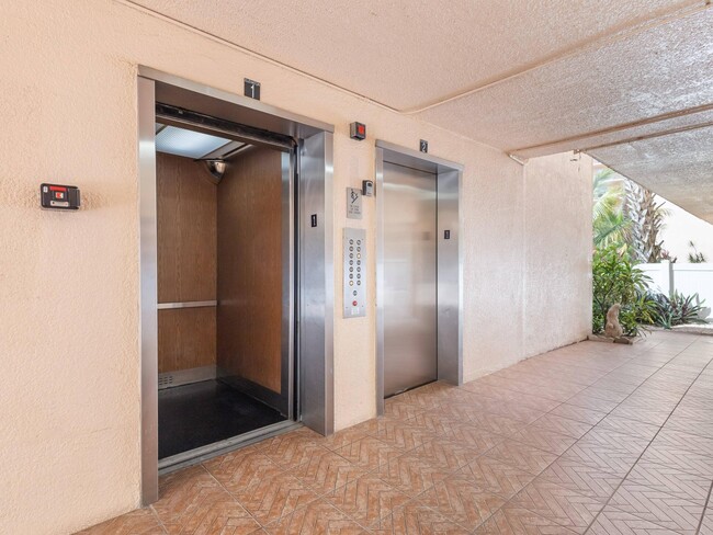 Building Photo - 14527 Bonaire Blvd